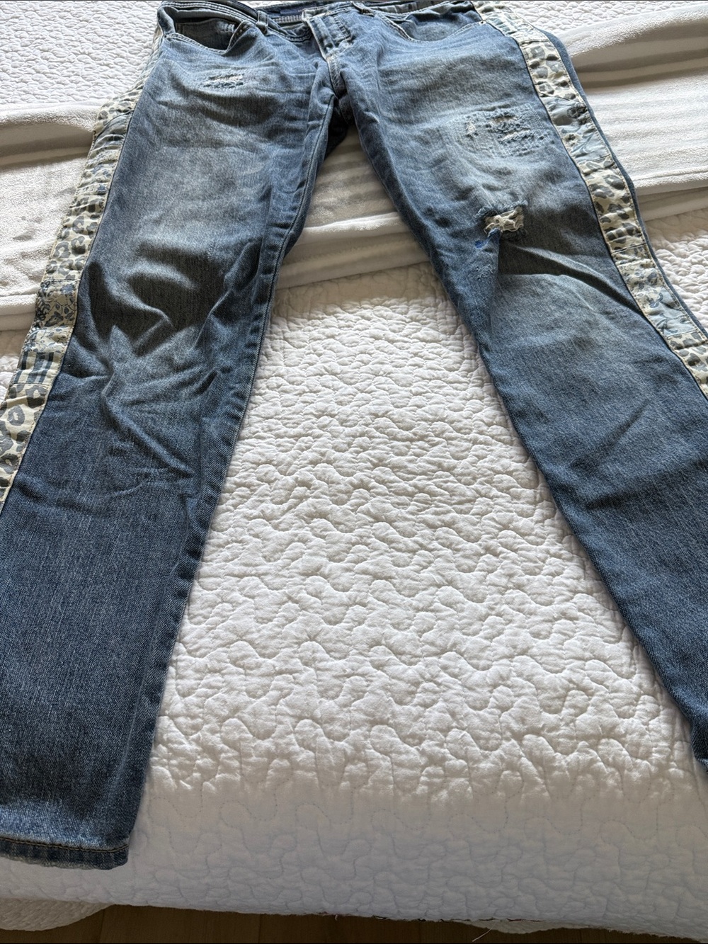 Women’s Blue Distressed Jeans with Side Pattern